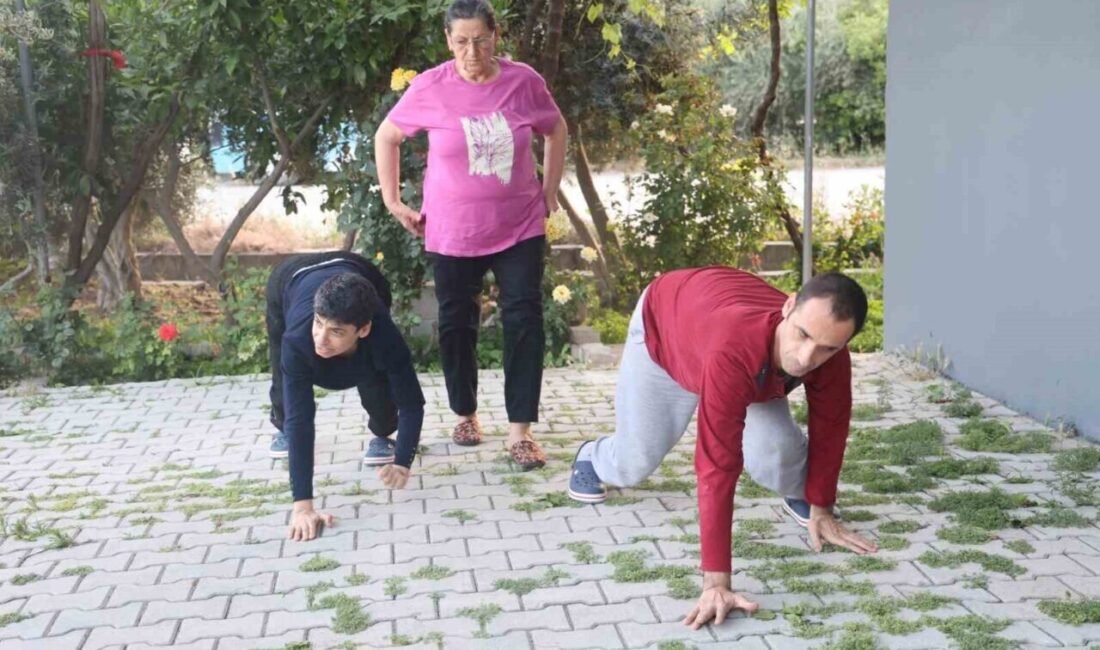 Hatay’da yaşayan Edibe Koçak, akraba evliliğinden dolayı engelli doğan 3