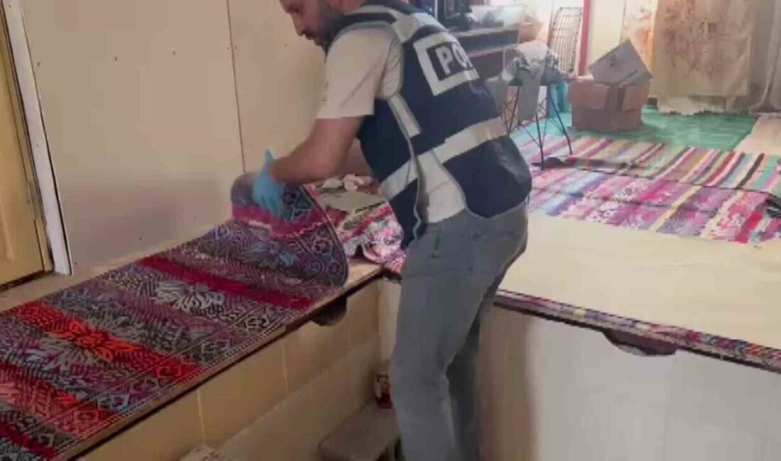 Adana’nın Sarıçam ilçesinde bir şahsın evine yapılan operasyonda, zemine yapılan