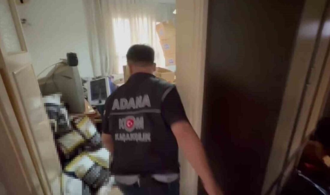 Adana’da bir eve yapılan operasyonda kilolarca kaçak tütün, makaron ve