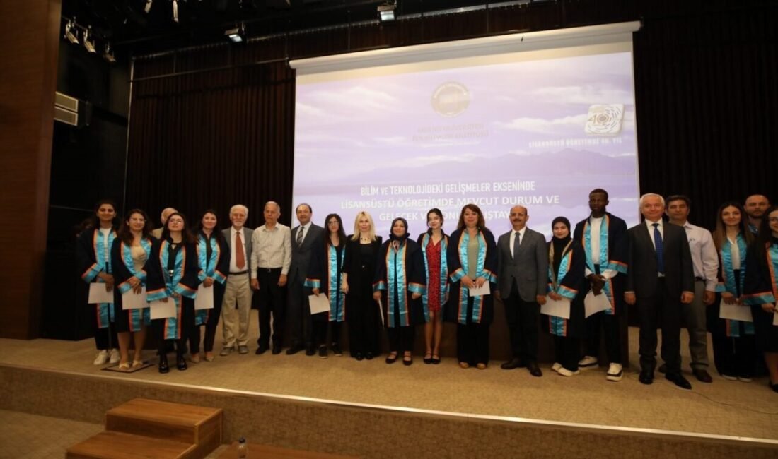 Akdeniz Üniversitesi Fen Bilimleri Enstitüsü’nün lisansüstü eğitimde 40. yılı dolayısıyla