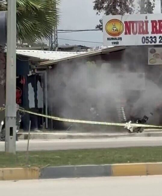 Hatay’da bir iş yerinin önünde bulunan ve şüphe üzerine polis