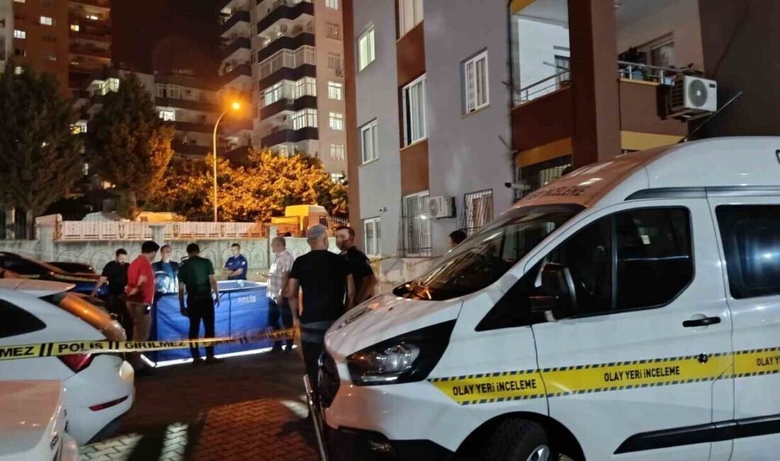 Adana’da genç bir kadın, evde sevgilisi tarafından 10 yerinden bıçaklanarak