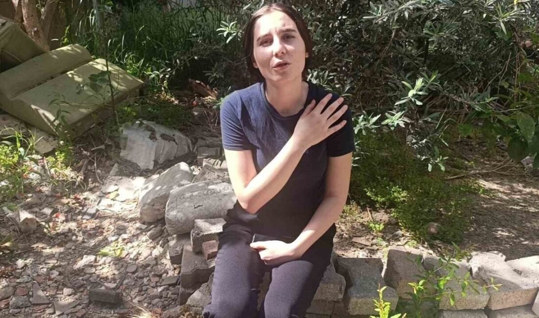 Antalya’da genç kız, evlerinin bahçesinde oturduğu sırada sırtına isabet eden