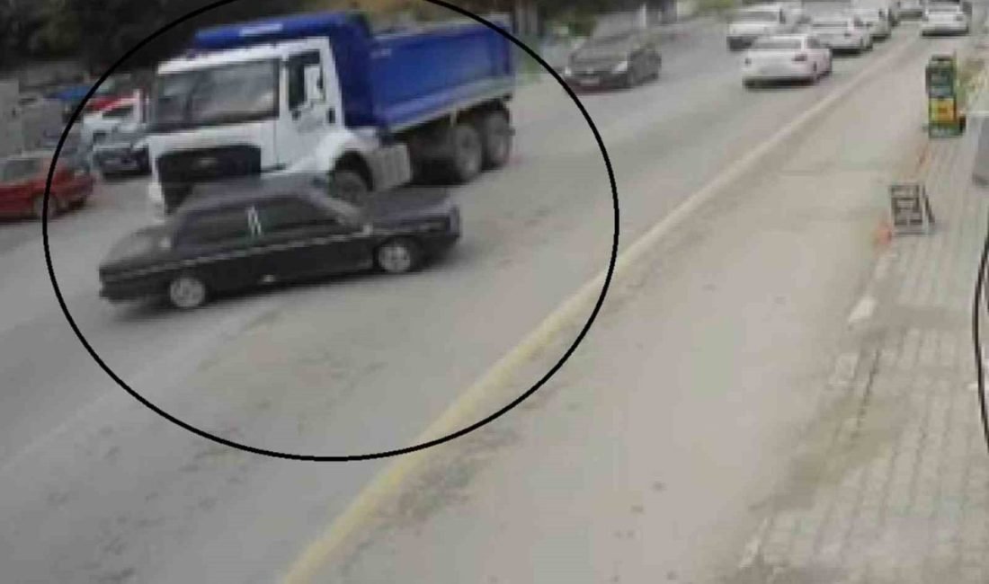 Hatay’da hafriyat kamyonunun kör noktasına gelen Tofaş marka aracın sürüklendiği