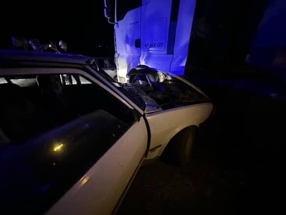 Hatay’da tırla çarpışan Fiat Tofaş marka otomobildeki 2 kişi yaralandı.