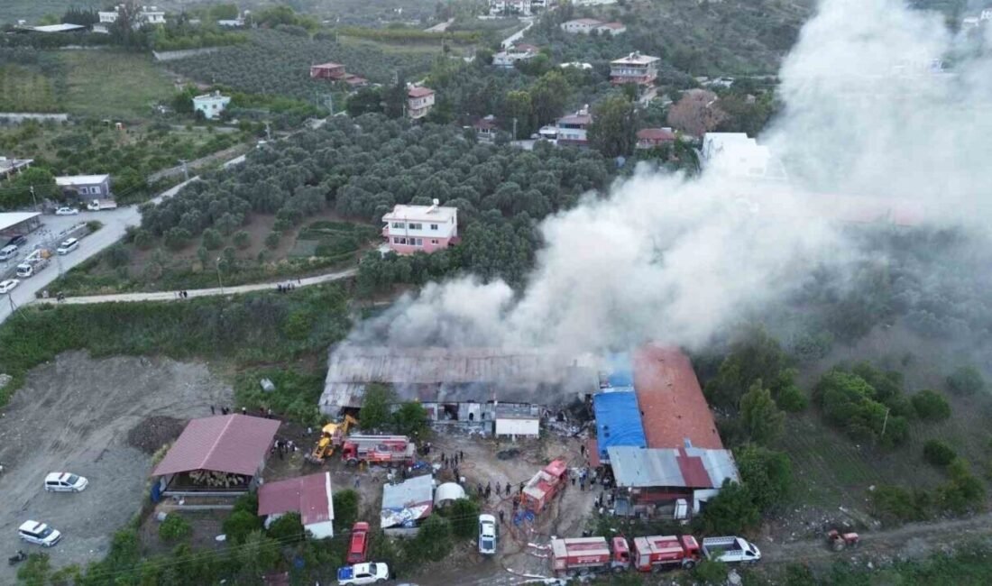 Hatay’da tekstil fabrikasında çıkan yangın itfaiye ekiplerinin müdahalesiyle söndürüldü. Yangın,