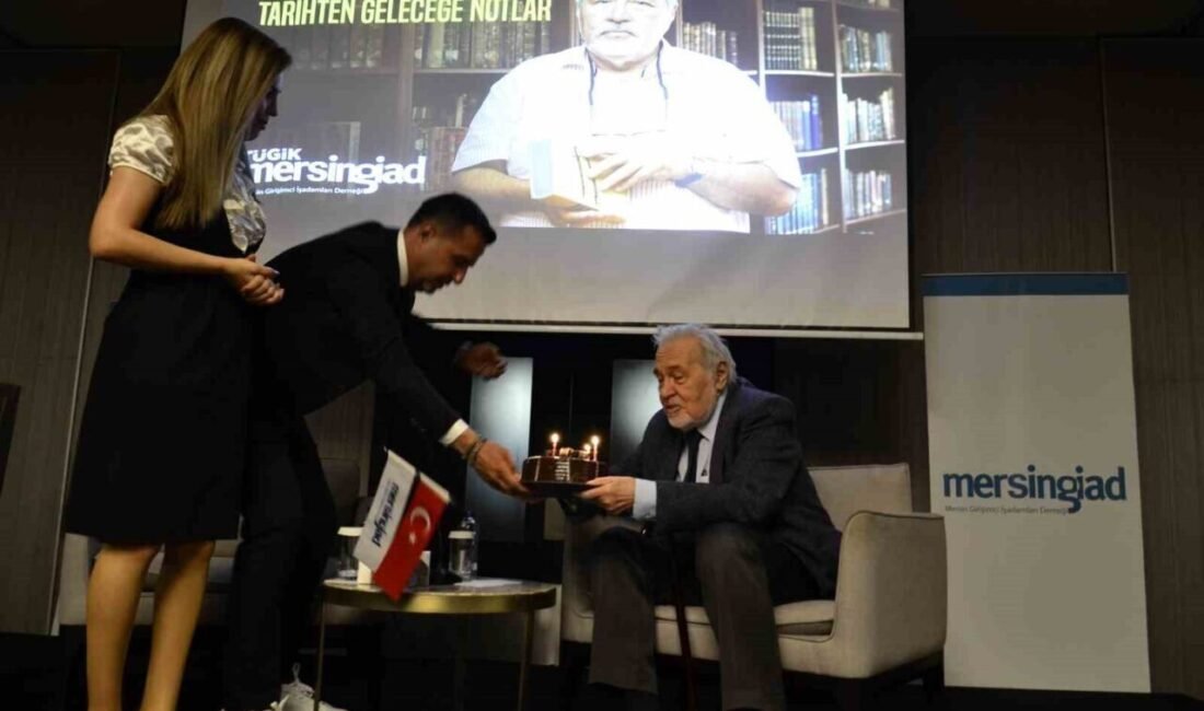 Mersin’de düzenlenen etkinliğe katılan akademisyen ve yazar Prof. Dr. İlber