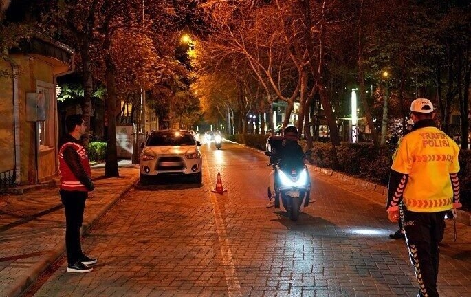 Isparta’da polis sorumluluk bölgesinde 7 günde yapılan denetimlerde 65 aranan