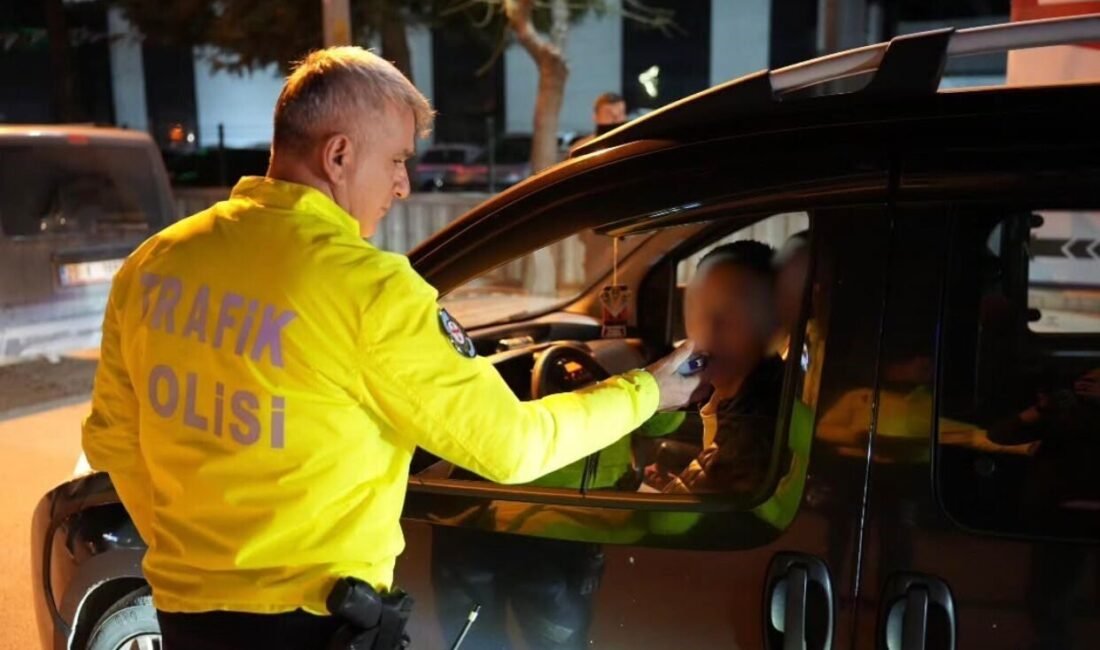 Isparta’da gece saatlerinde gerçekleştirilen trafik ve asayiş uygulamasında 161 şahıs
