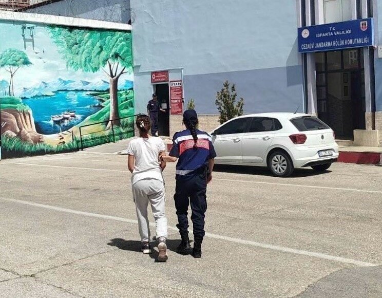 Isparta İl Jandarma Komutanlığı ekiplerince yürütülen çalışmalar sonucu, hakkında kesinleşmiş