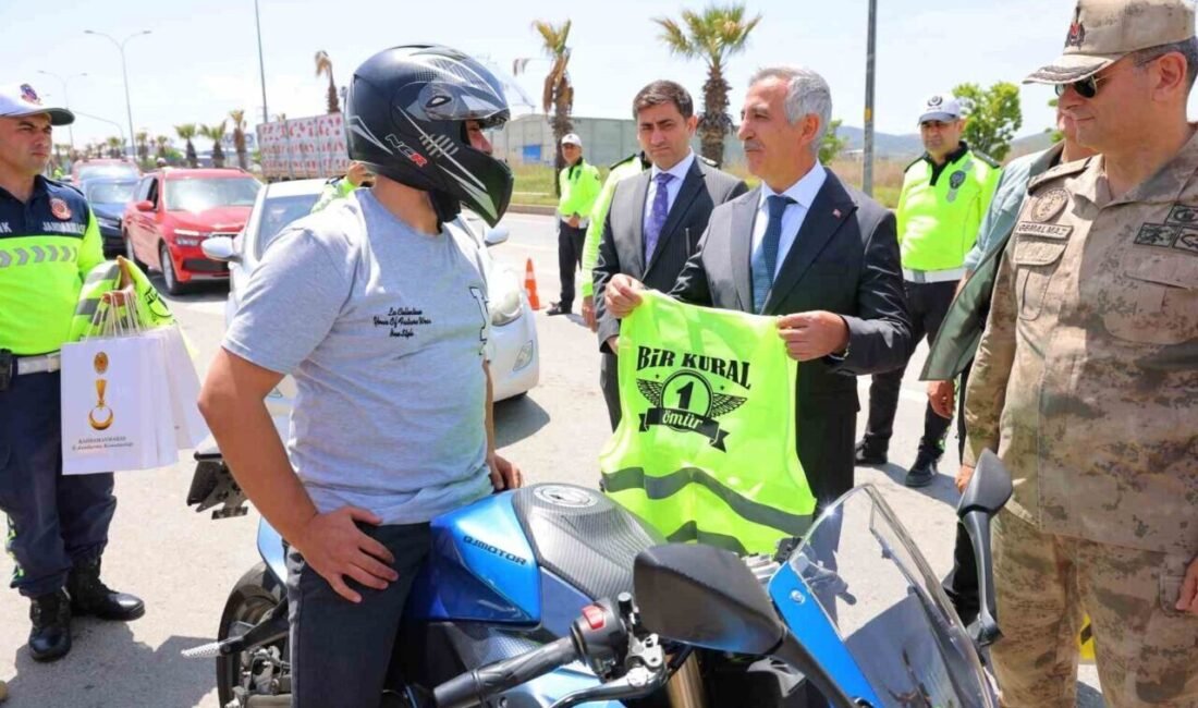 Kahramanmaraş’ta Vali Mükerrem Ünlüer, denetime katılarak sürücüleri hem uyardı, hem