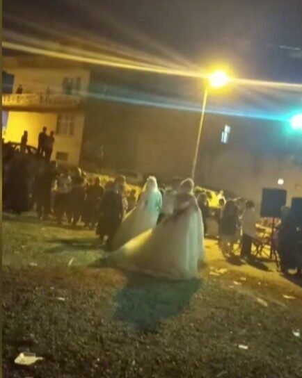 Kahramanmaraş’ın Dulkadiroğlu ilçesinde bir düğünde kavga çıktı. O anlar cep