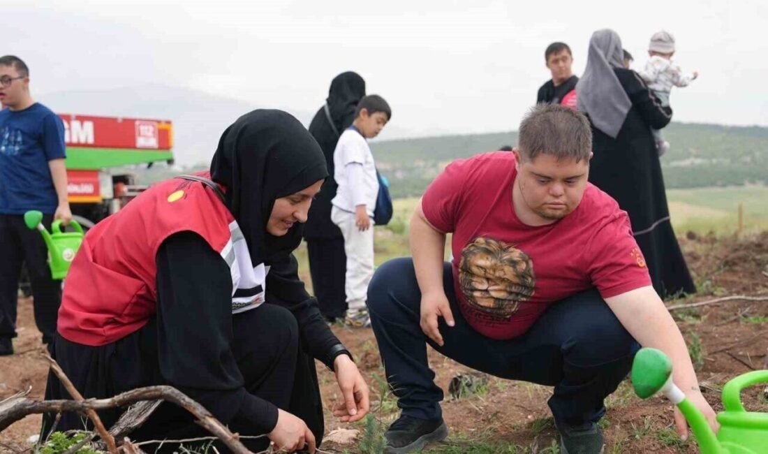 Kahramanmaraş Büyükşehir Belediyesi, özel bireylerin ’Engelsiz Orman Dikim Alanı’nda bir