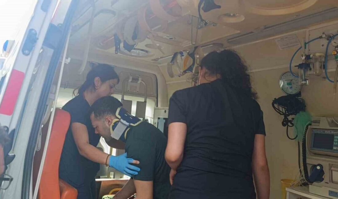 Antalya’nın Manavgat ilçesinde, kontrolsüz kavşakta yolun karşısına geçmek isteyen yayaya