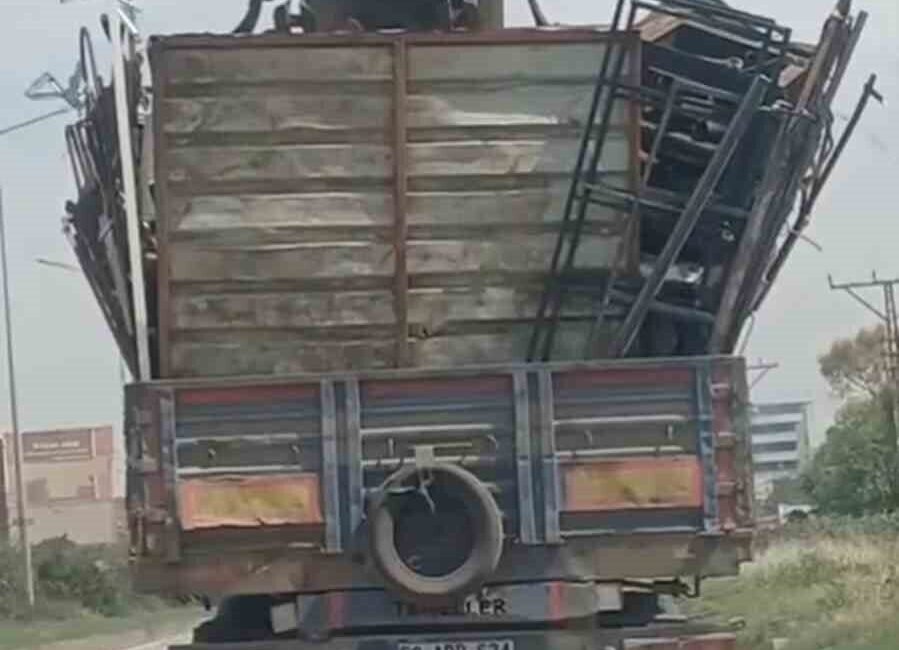 Hatay’da düzensiz şekilde yük taşıyan tır sürücüsüne 49 bin 195