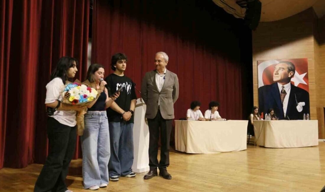 Kepez Belediyesi ve Antalya Lise Münazara Topluluğu iş birliğinde düzenlenen