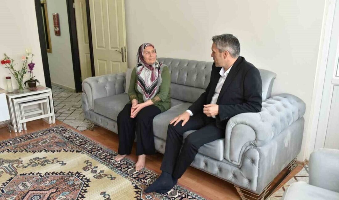 Kepez Belediye Başkanı Mesut Kocagöz’ün talimatıyla, belediyenin meclis üyeleri, evlerinde