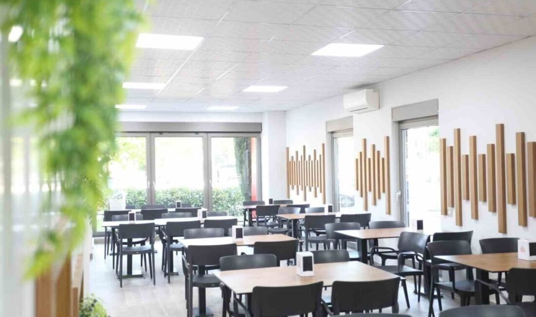 Kepez Belediyesi, dar gelirli öğrencilere ve ailelere destek olmak amacıyla