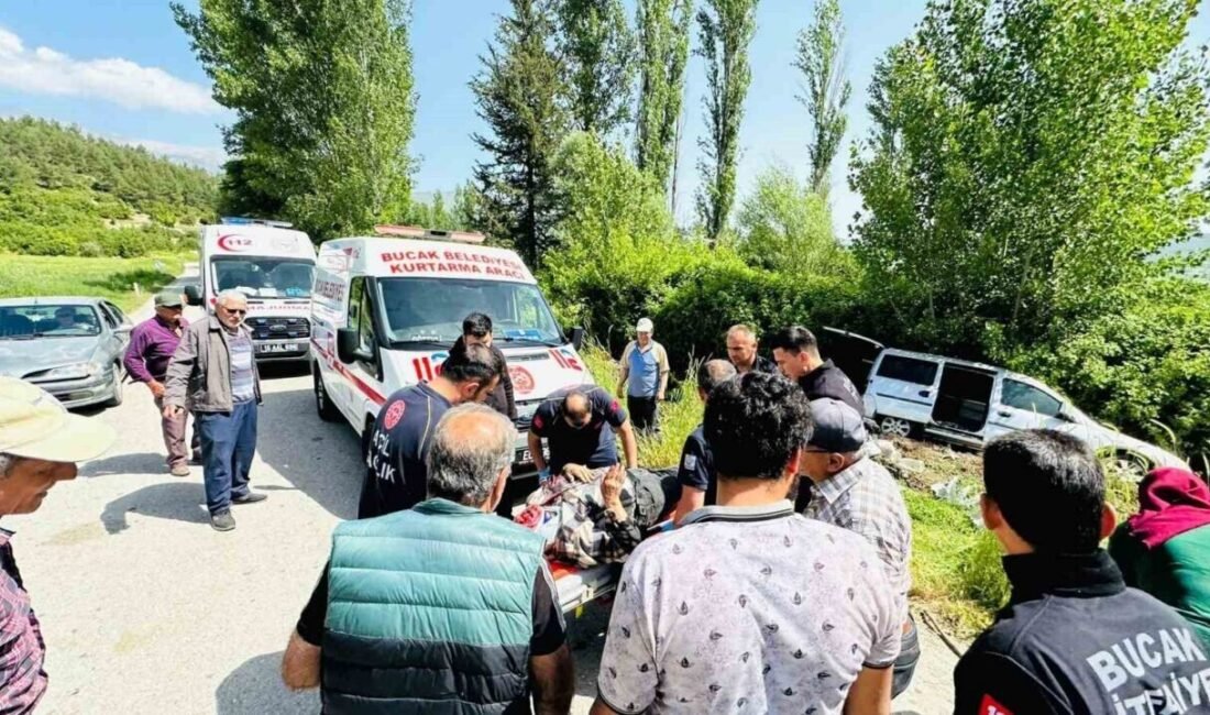 Burdur’un Bucak ilçesinde seyir halindeyken kontrolden çıkan hafif ticari aracın