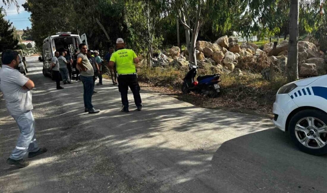 Antalya’nın Gazipaşa ilçesinde kontrolden çıkarak devrilen motosikletin sürücüsü yaralandı. Kaza,