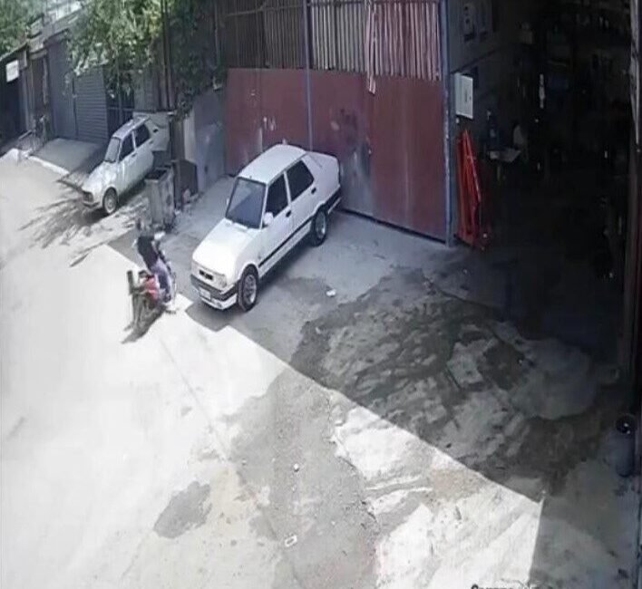 Osmaniye’nin Düziçi ilçesinde kontrolden çıkan şarjlı motosiklet bir iş yerinin