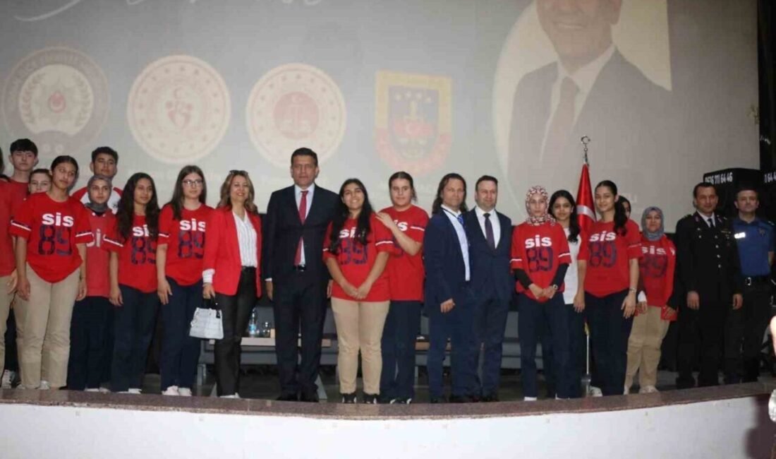 Kozan Belediye Başkanı Atlı:” Gençlerin sesi her zaman yankı bulacak” Adana Kozan Belediye Başkanı Mustafa Atlı gençlerle bir araya gelirken,”