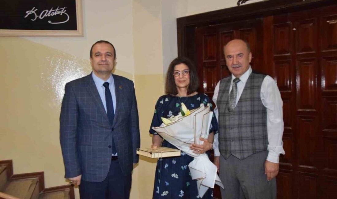 Çocuklar başta olmak üzere herkesin ekran süresine dikkat etmesi gerektiğini