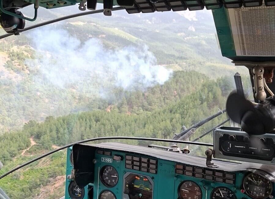 Antalya’nın Kumluca ilçesi Altınyaka Mahallesi’nde çıkan orman yangınında 1 hektarlık