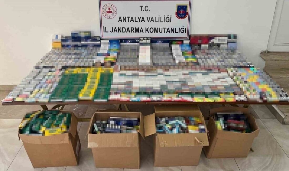 Antalya’da jandarma ekiplerince düzenlenen operasyonda 190 adet kaçak elektronik sigara