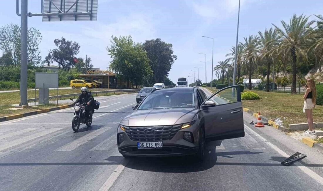 Antalya’nın Manavgat ilçesinde kamyonet ile otomobilin çarpışması sonucu meydana gelen
