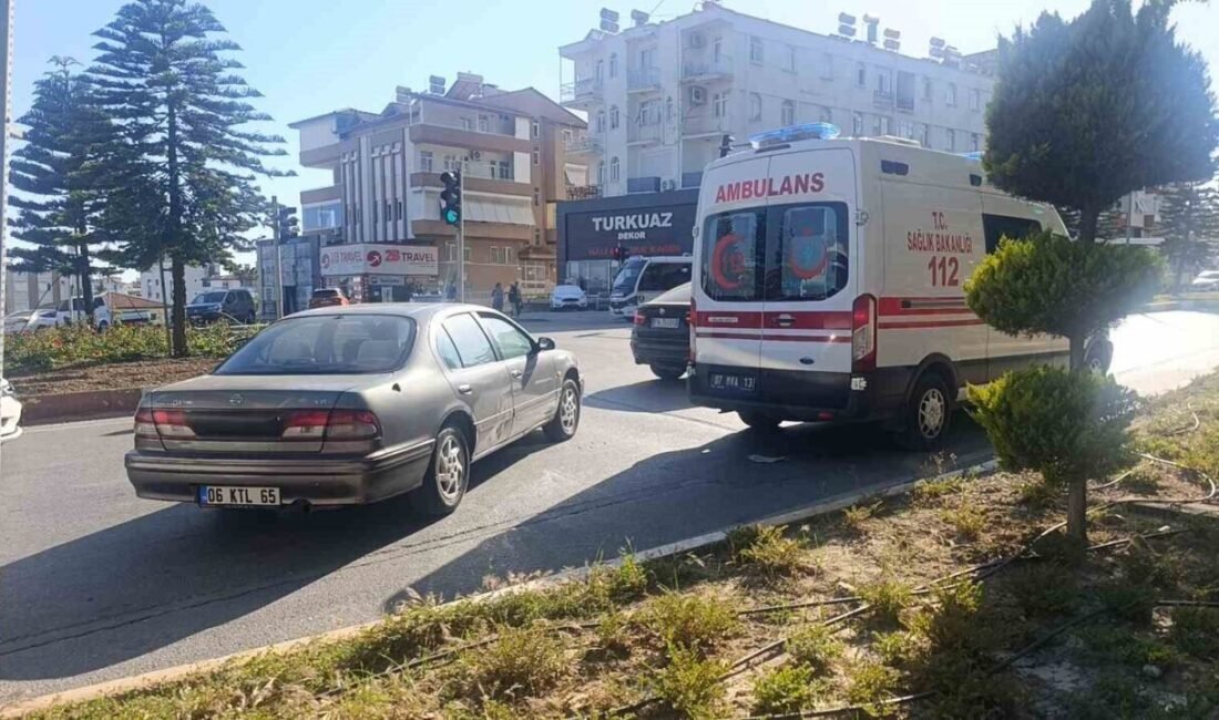 Manavgat’ta kırmızı ışık ihlali yapan otomobil ile elektrikli bisikletin çarpışması