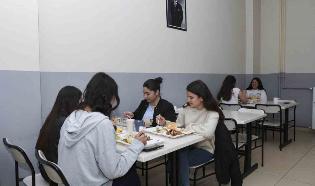 Mersin Büyükşehir Belediyesinin Gülnar’da hizmete sunduğu öğrenci yurdu ve konukevinin,
