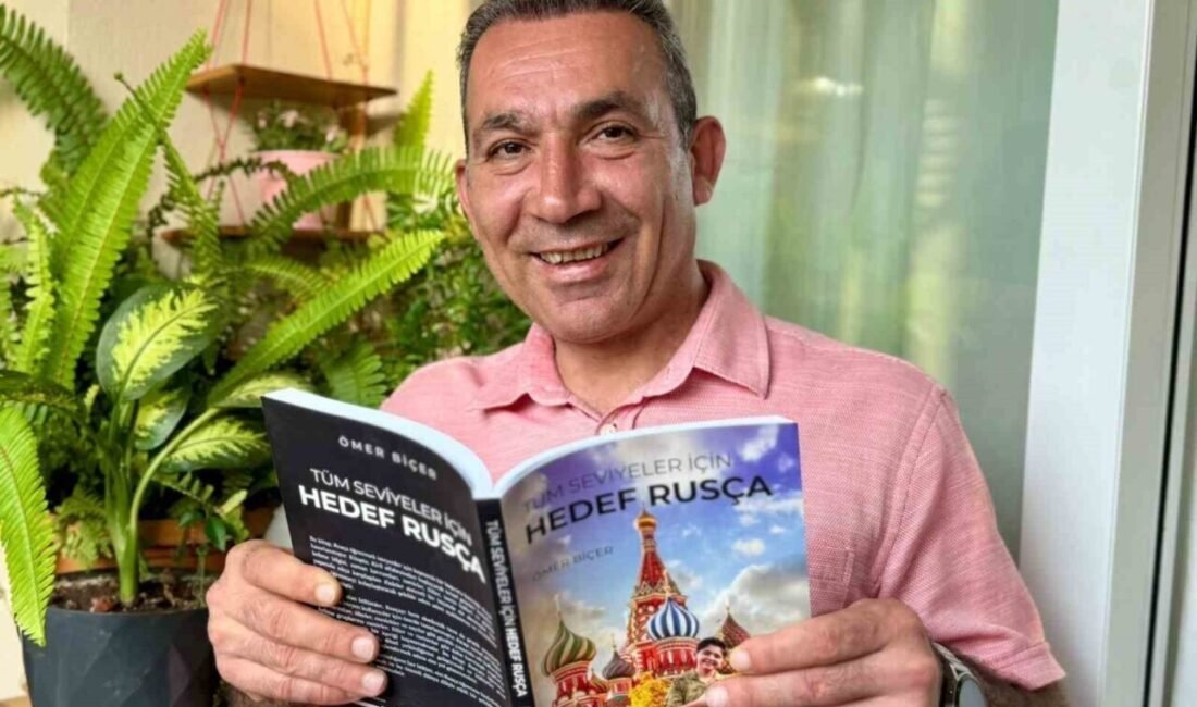 Mersin Üniversitesi Yabancı Diller Meslek Yüksekokulu öğretim üyelerinden Ömer Biçer,