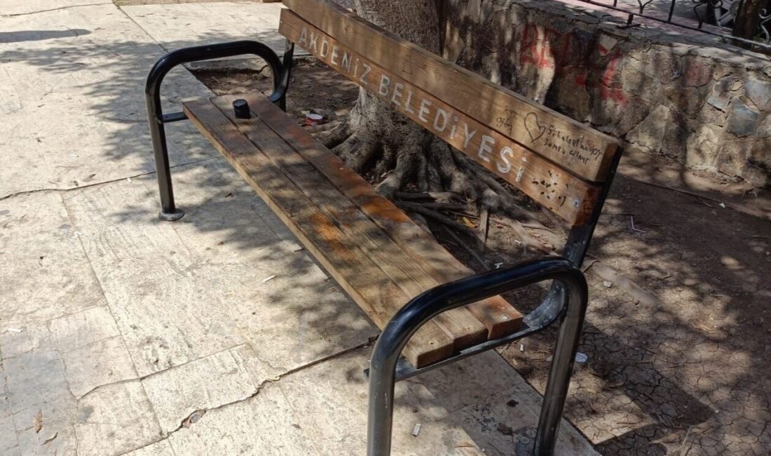 Mersin’in merkez ilçe Akdeniz Belediyesinin farklı mahallelerinde bulunan parklara, kimliği