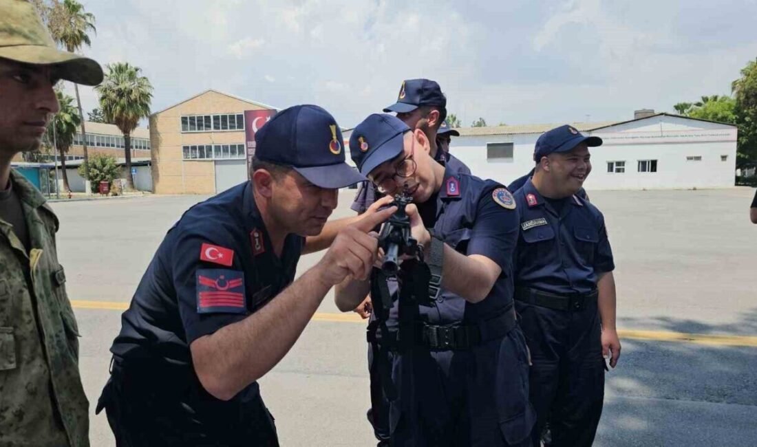 Mersin’de özel bireyler 1 günlük temsili askerlik görevini yerine getirdikten