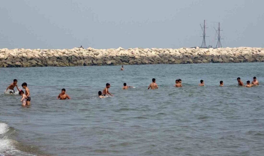 Mersin’de sıcaklıkların artmasıyla birlikte sahil ve park alanları vatandaşların akınına