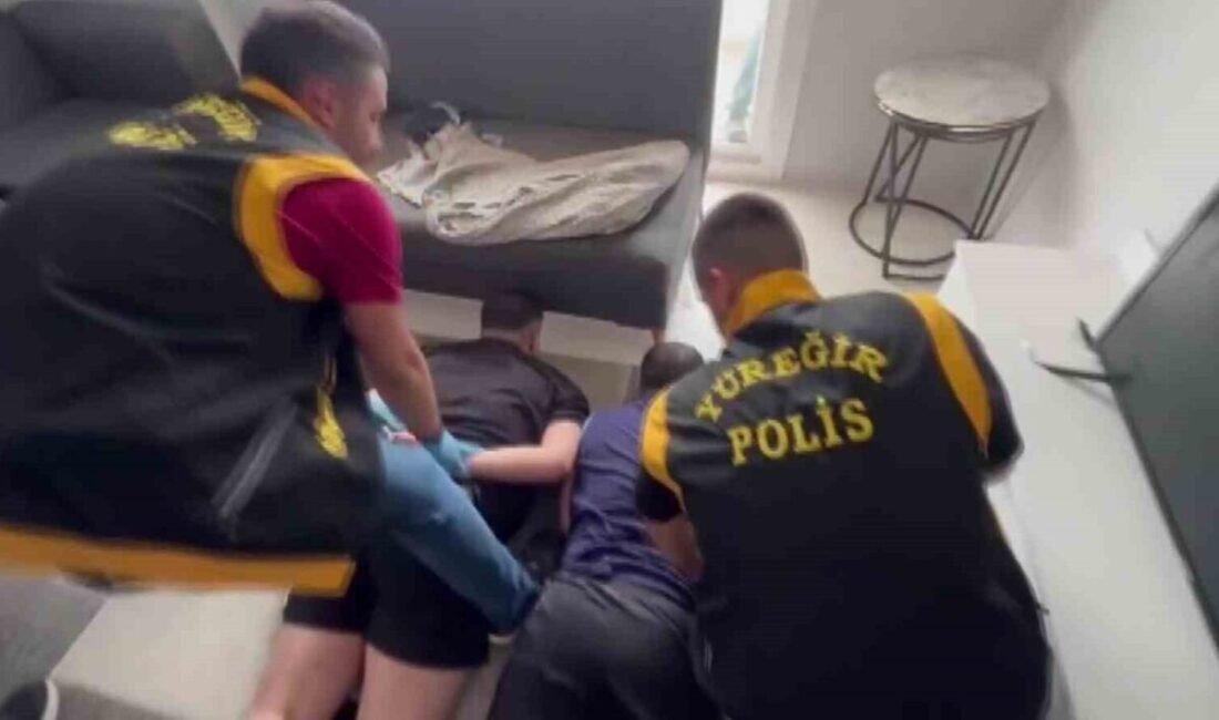 Adana’da yolcu minibüsünden husumetlisine ateş açan şahıs, yaklaşık 100 saatlik