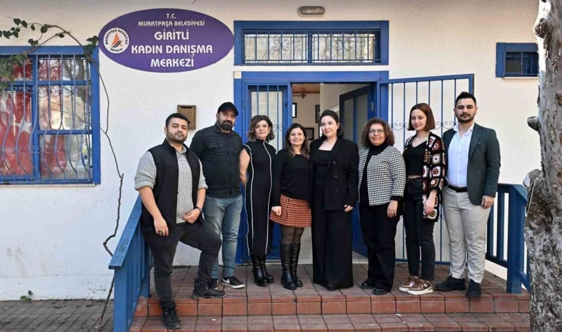 Antalya’da Muratpaşa Belediyesi, sınav sürecindeki öğrencilerin ailelerine destek olmak amacıyla