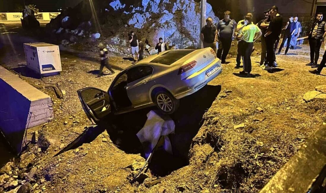 Hatay’da navigasyon takibiyle yolculuk yapan sürücünün kullandığı otomobil, yıkımı yapılan