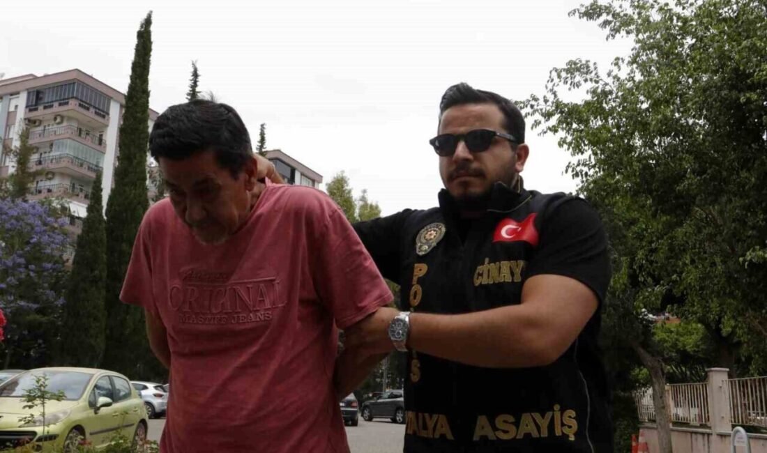 Antalya’da tartışma sonrasında çok sayıda bıçak darbesi ile oğlunu öldüren