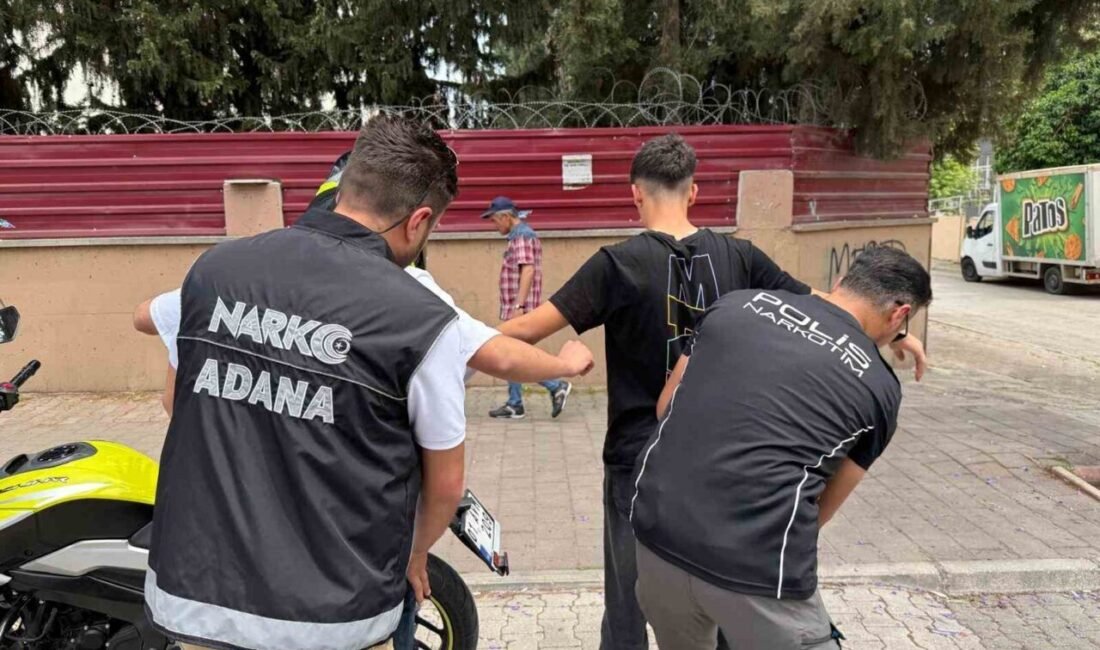 Adana’da okul önlerini mesken tutan uyuşturucu bağımlılarına yönelik yapılan denetimlerde