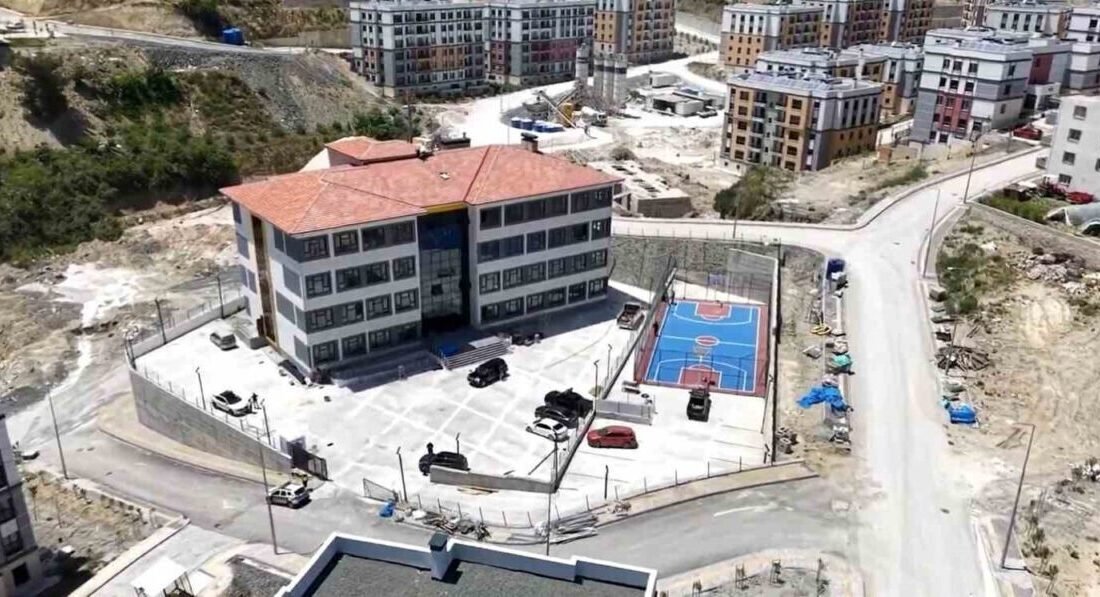 Hatay’da Orhanlı Mahallesi TOKİ afet konutlarına inşa edilen ilkokul ve