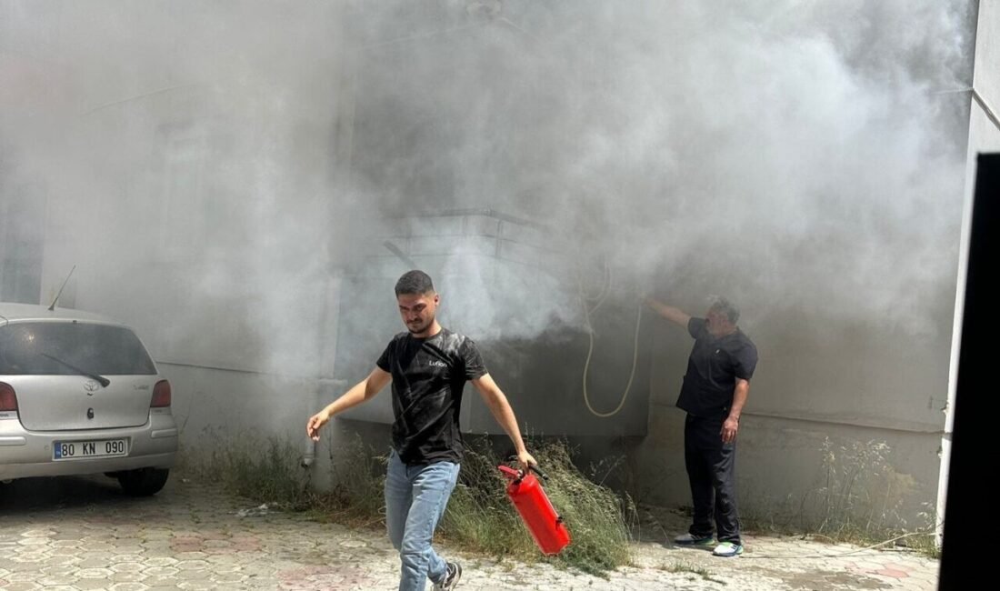 Osmaniye’nin Kadirli ilçesinde bir evde çıkan yangın vatandaşlar ve itfaiyenin