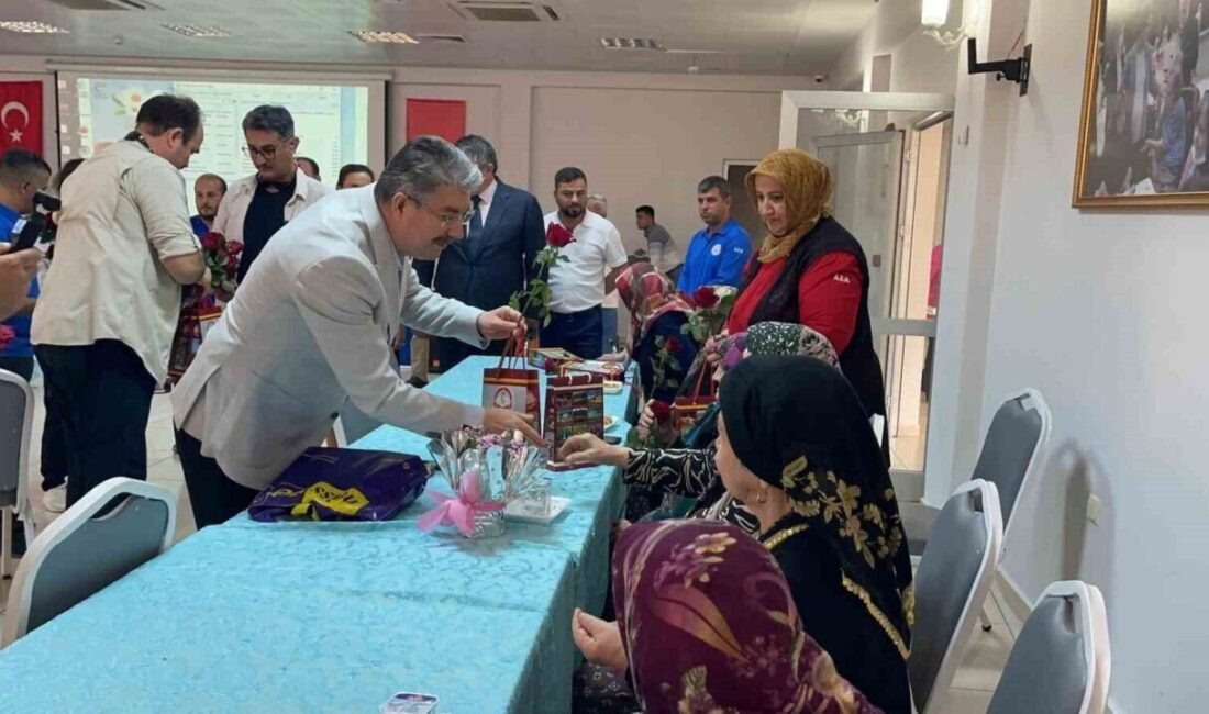 Osmaniye’de Anneler Günü nedeniyle huzurevinde program düzenlendi. Osmaniye Aile ve