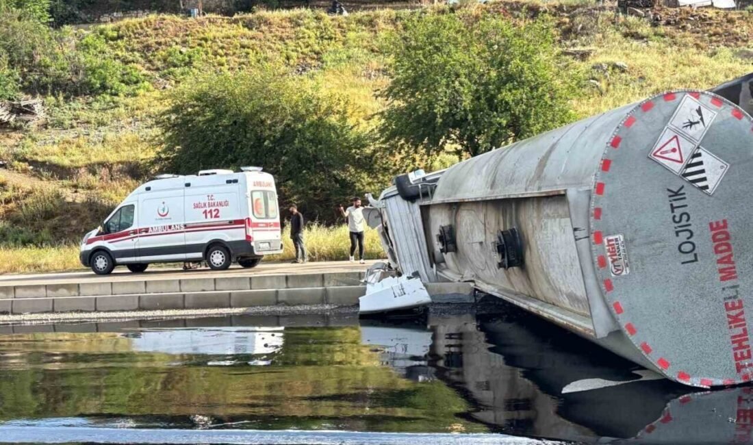 Osmaniye’nin Bahçe ilçesinde petrol yüklü tanker devrildi. Kazada sürücü yaralandı.