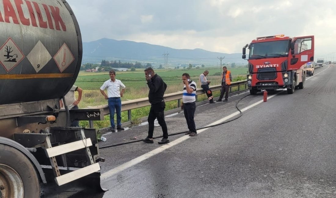 Osmaniye’nin Düziçi ilçesinde seyir halindeyken yanan tanker, itfaiye ekiplerinin müdahalesiyle