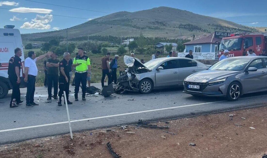 Kahramanmaraş’ın Afşin ilçesinde iki otomobilin çarpışması sonucu meydana gelen kazada