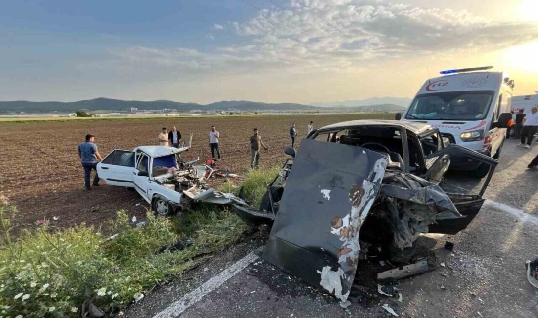 Kahramanmaraş’ta iki otomobilin kafa kafaya çarpışması sonucu meydana gelen kazada