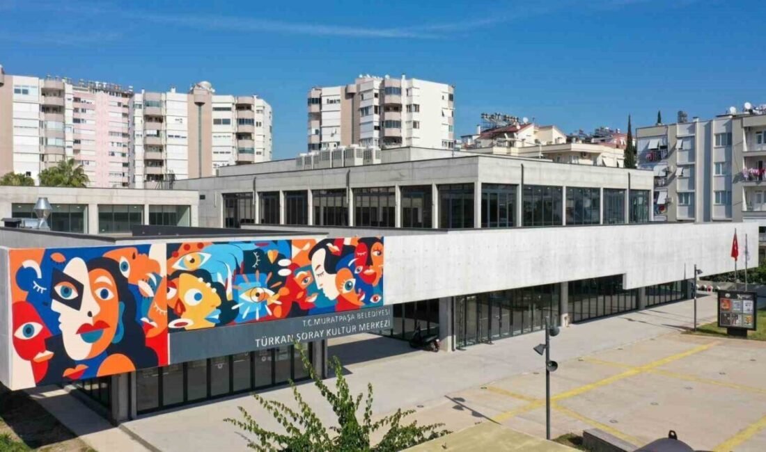 Antalya’da Muratpaşa Belediyesi Türkan Şoray Kültür Merkezi, resim ve seramik