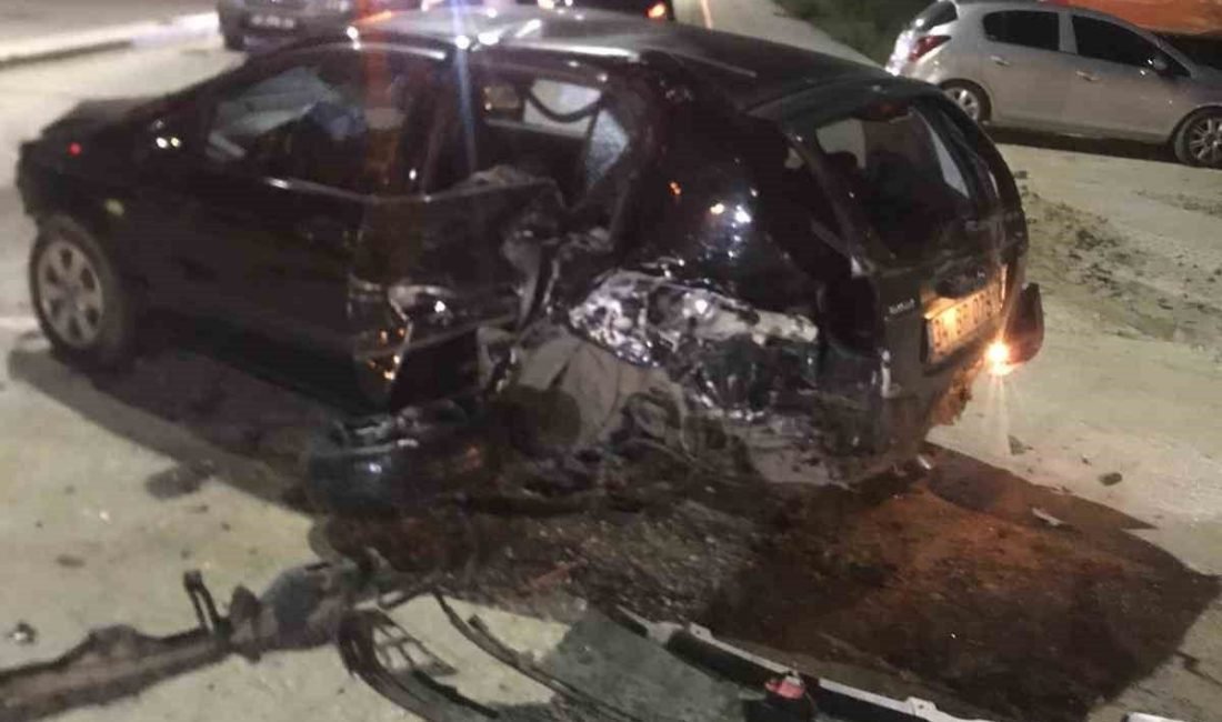 Antalya’nın Serik ilçesinde iki otomobilin çarpışması sonucu meydana gelen kazada